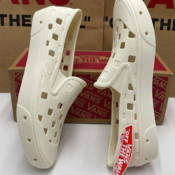 Vans Men’s Slip-On Trk Marshmallow
VN0A5HF8FS8
Sneakers - Picture 11 of 16